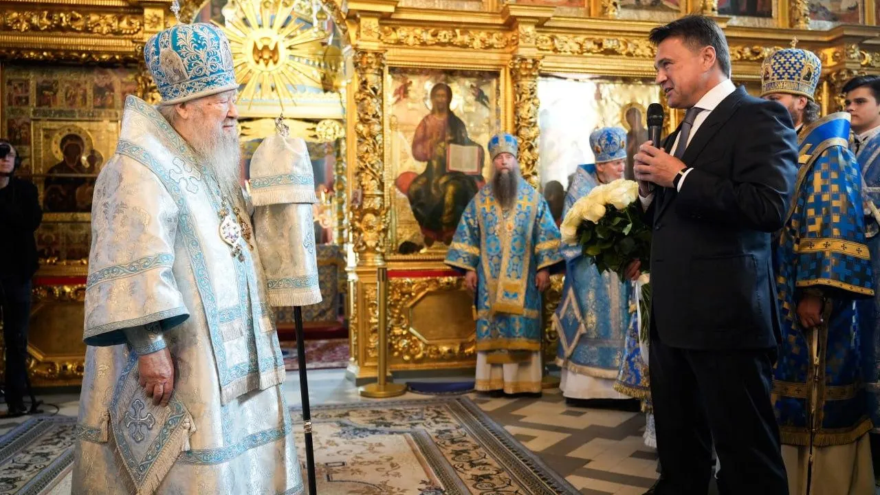 Воробьев поздравил с 90-летием Митрополита Ювеналия в Новодевичьем монастыре