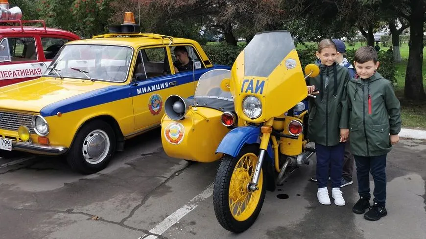 Около 100 ретроавтомобилей показали в Подольске на День города