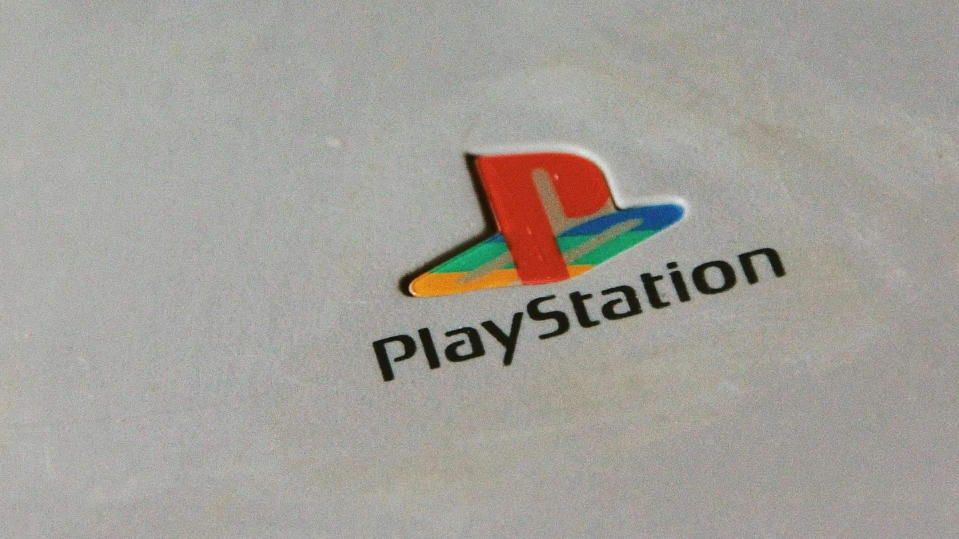 Ozon отреагировал на доставку россиянину бутылки вместо PlayStation 5 по акции