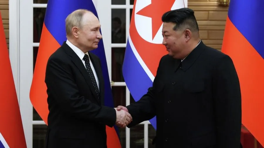 Aurus и кортик: Кремль раскрыл, как Путин и Ким Чен Ын обменивались подарками