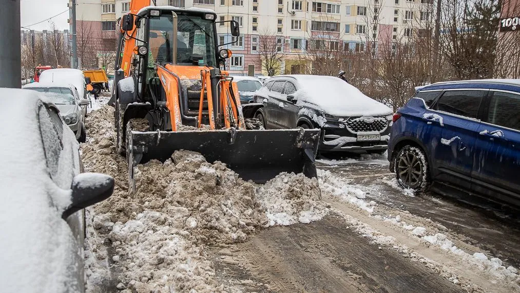 Муниципальные дороги в Одинцове убирают 42 единицы техники и 82 дорожника
