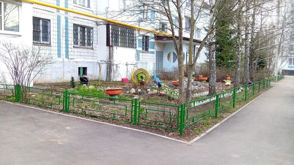 Коммунальщики Подмосковья ремонтируют дворы после зимы