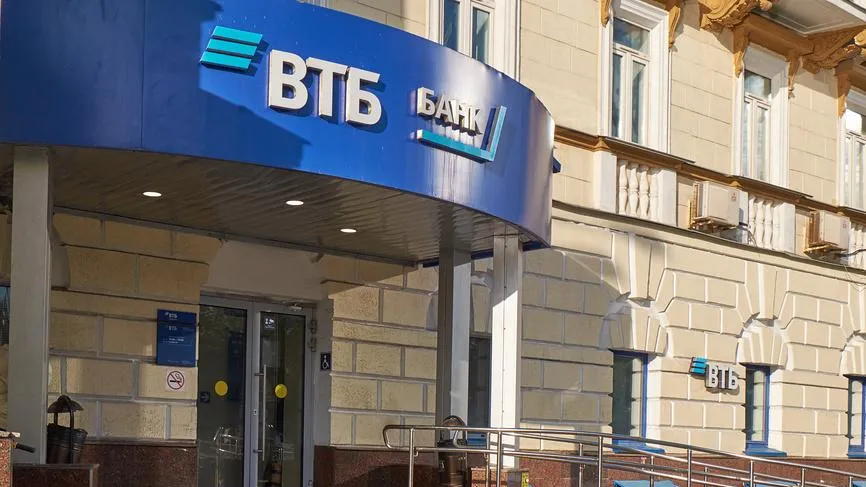 Женщина после звонка мошенников зажгла фейерверк в банке ВТБ на Ставрополье