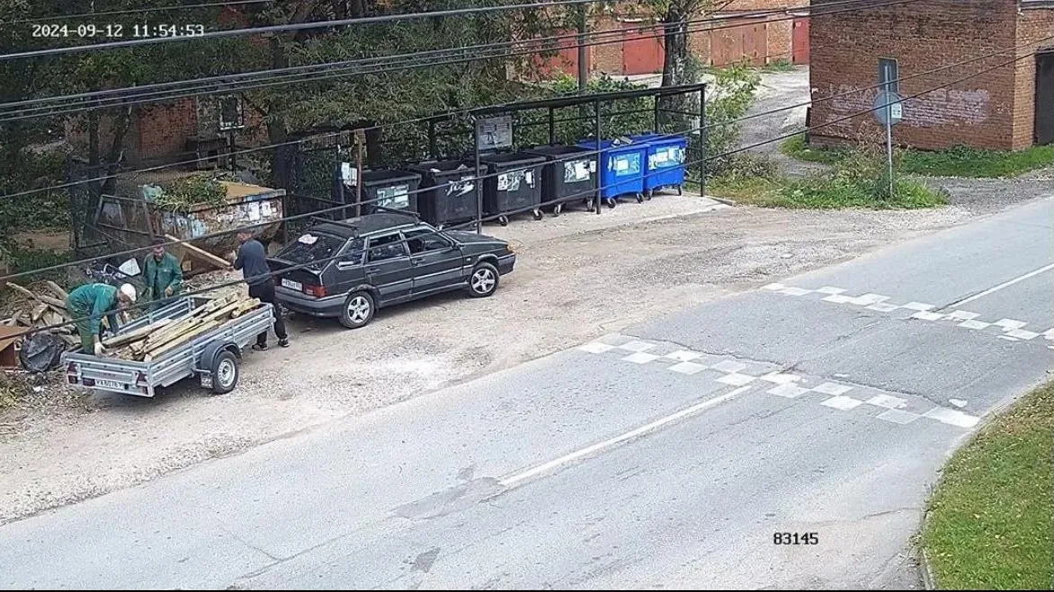 В Клину выявили почти 100 случаев сброса мусора в контейнеры с помощью камер