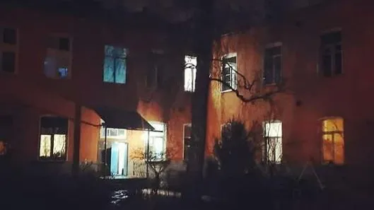 В поврежденный пожаром дом в Красноармейске начали подавать электроэнергию