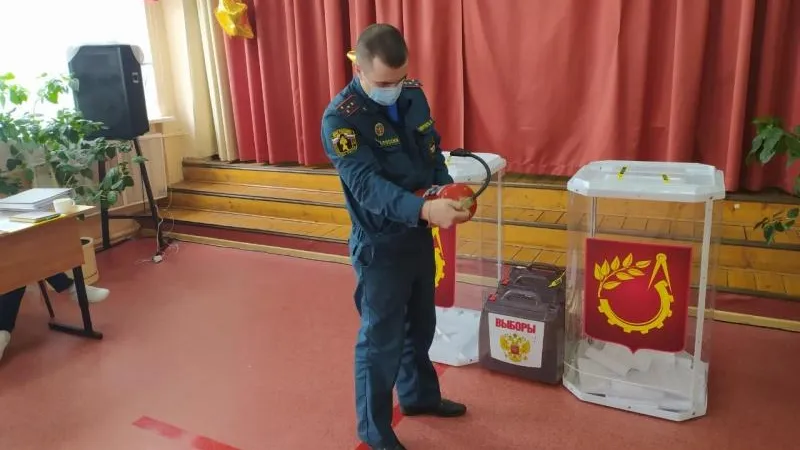 Более 500 сотрудников МЧС обеспечивают пожарную безопасность на выборах в Подмосковье