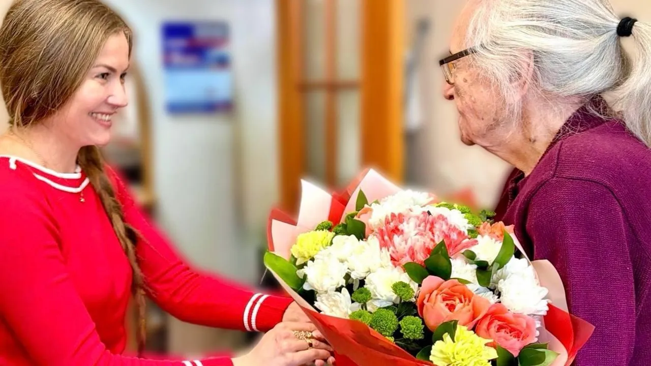 С Днем защитника Отечества в Можайске поздравили участницу ВОВ