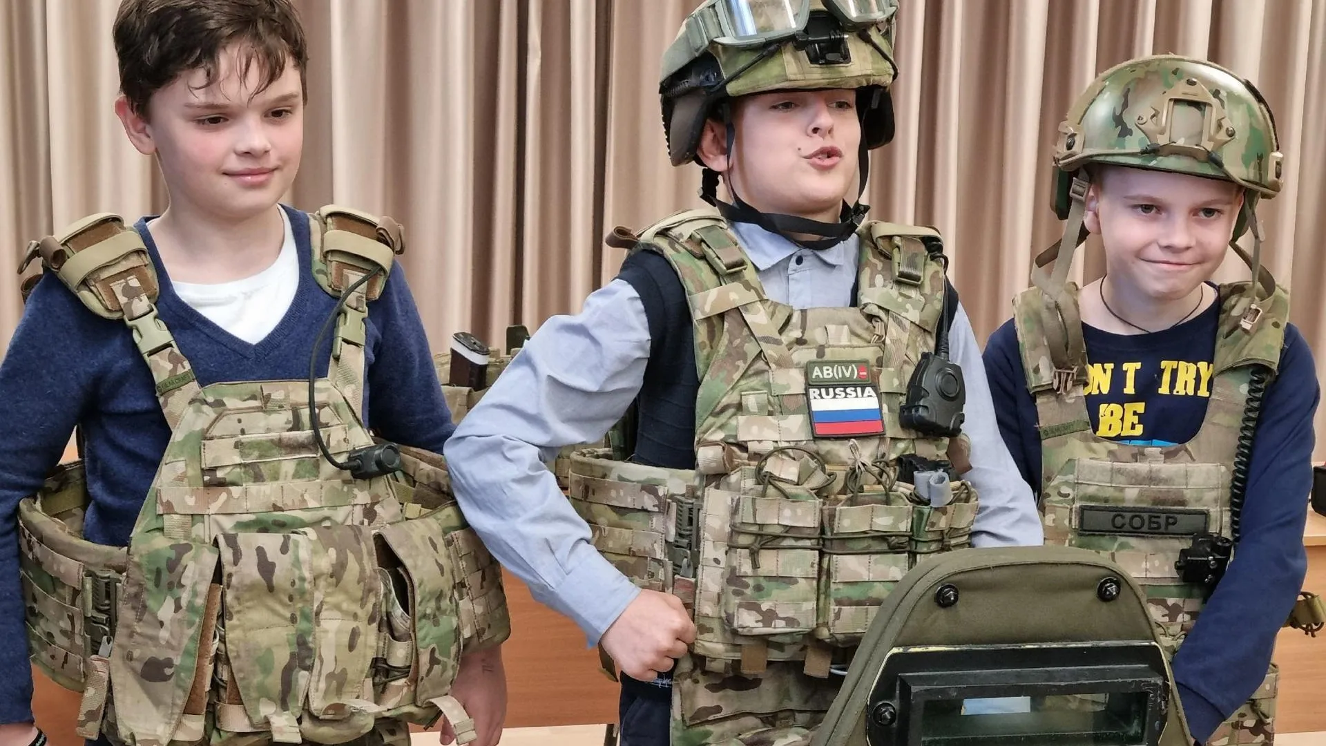 Сотрудники подмосковного СОБРа рассказали кадетам о службе в спецподразделении Росгвардии