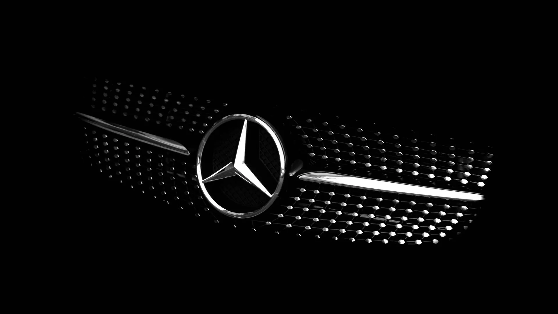 За рулем Mercedes, который насмерть сбил девушку на «зебре», мог быть боец ММА