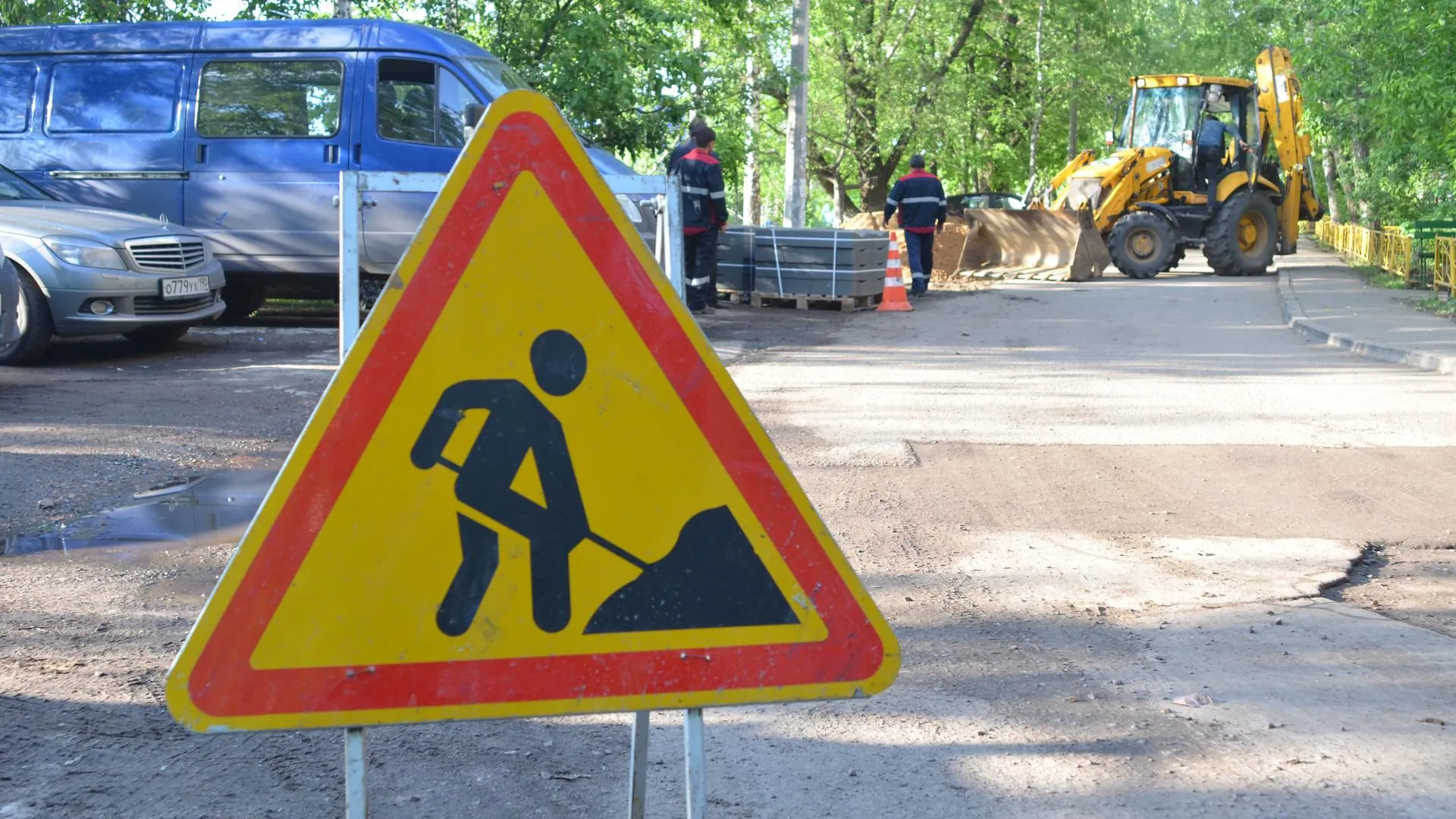 В Котельниках рабочие устранили провал тротуара в микрорайоне Силикат