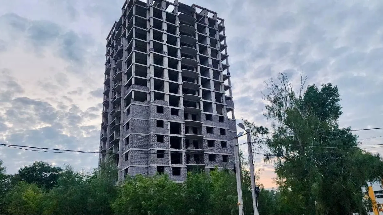 В микрорайоне «Южный» Звенигорода снесен недострой