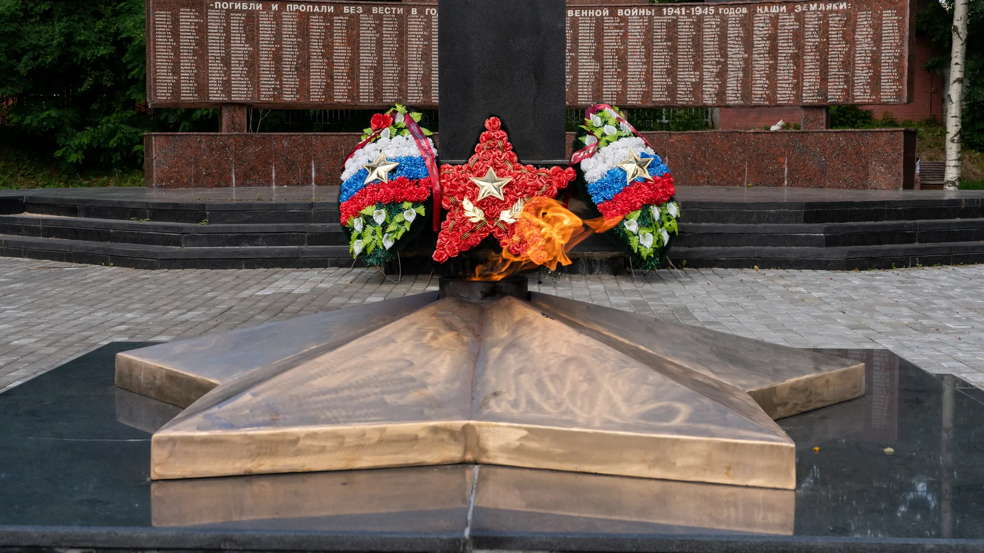 Медики из Дубны поздравили жителей и гостей города с Днем Победы