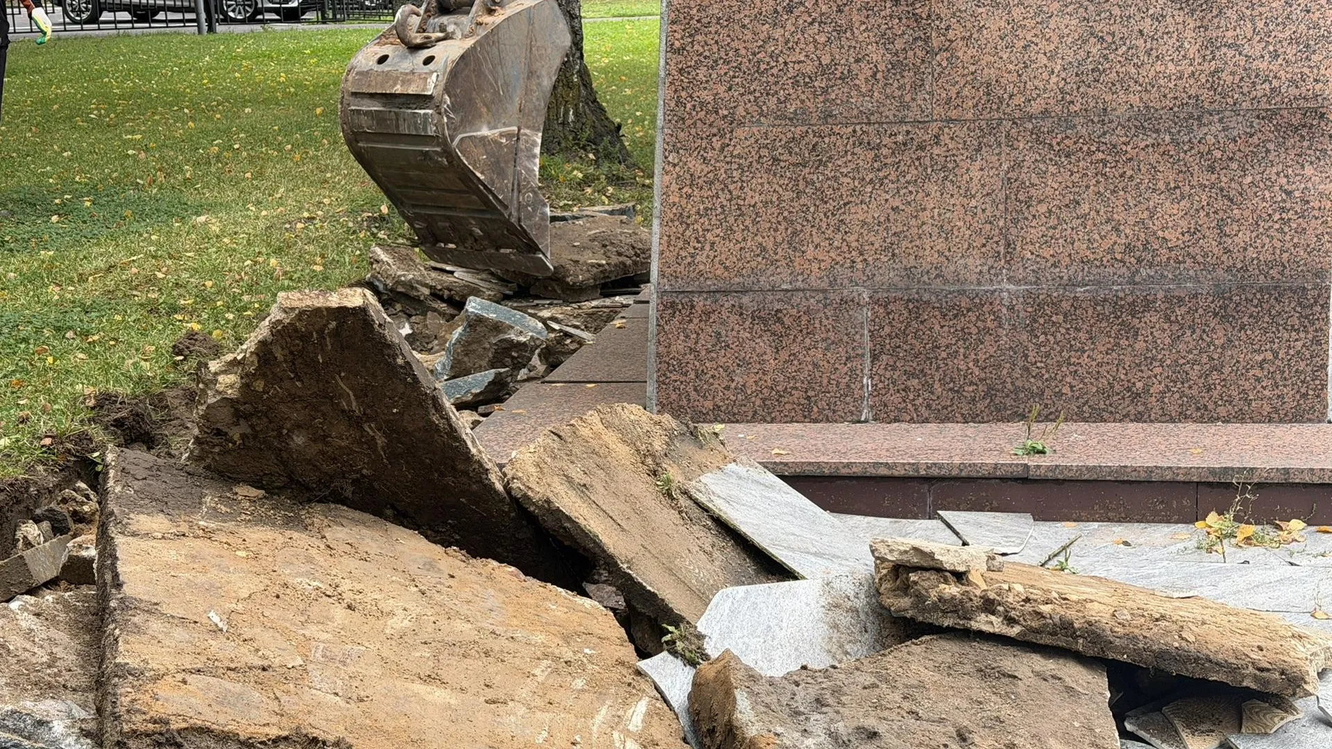 В Можайске начали благоустраивать территорию на улице Московской