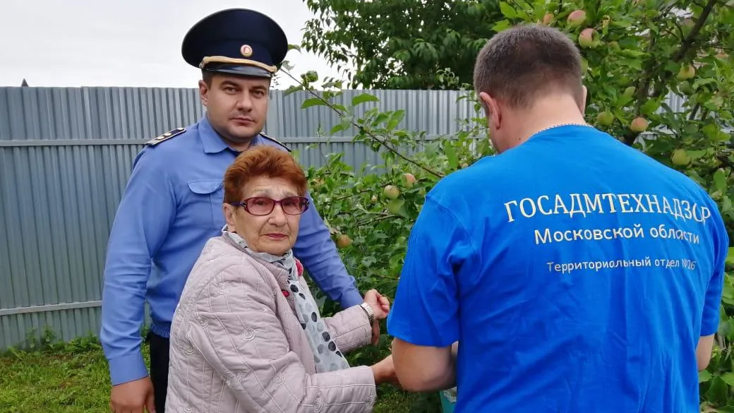 Ветеранам Серпухова и Павловского Посада помогли в огороде и с уборкой участков