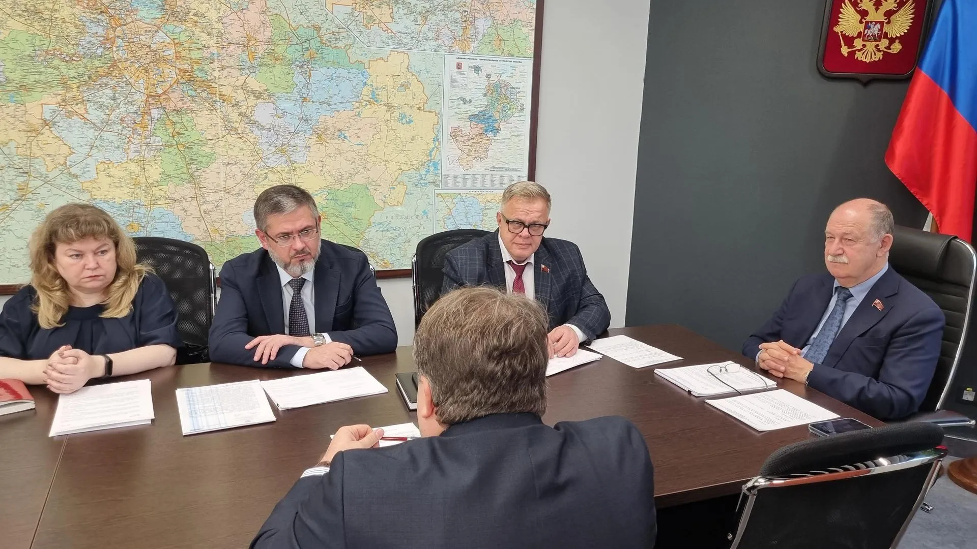 Александр Наумов принял участие в заседании комитета регионального парламента