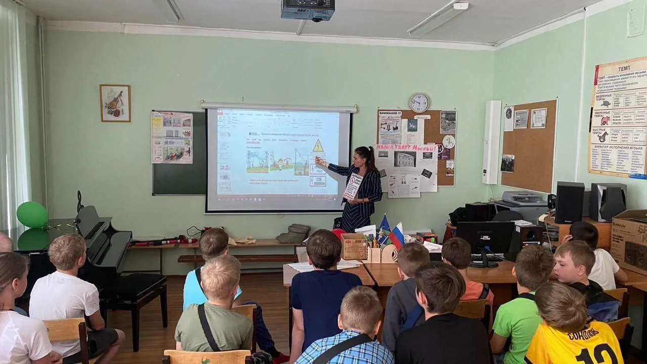 В летних лагерях Подмосковья прошли уроки по электробезопасности
