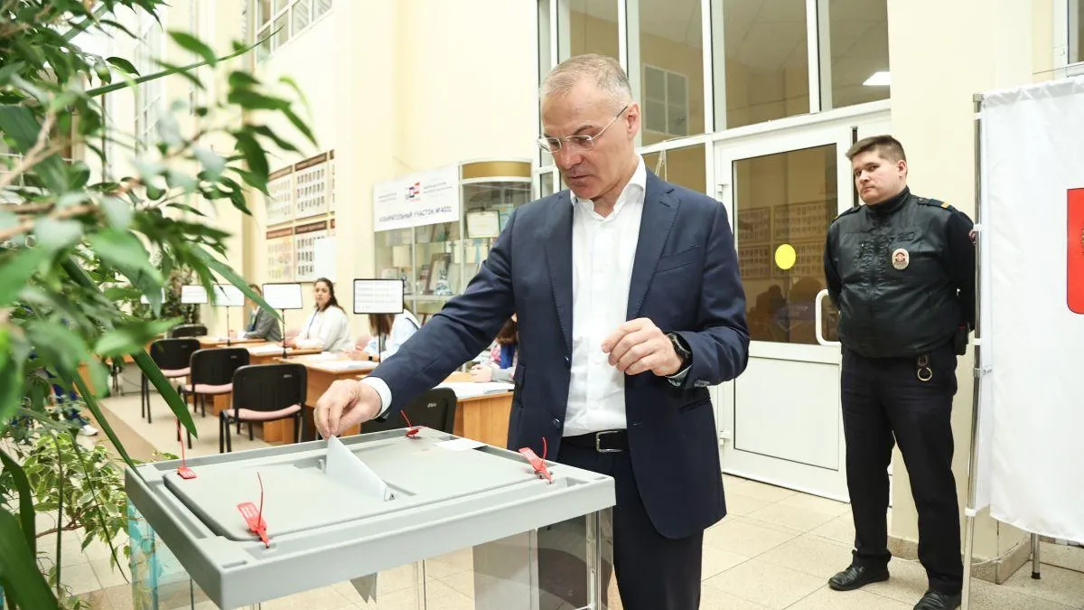 Депутат Госдумы Александр Коган проголосовал на выборах