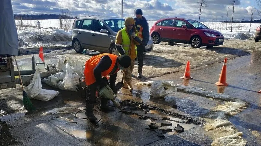 В поселке Дубровицы Подольска начали ремонт дорожного полотна