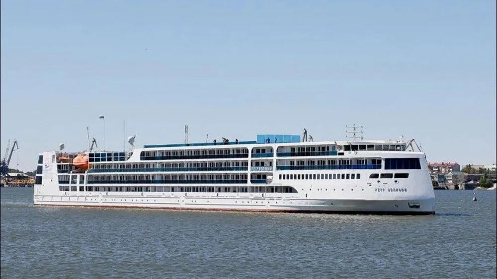 «Владимир Жириновский» приплыл в Петербург