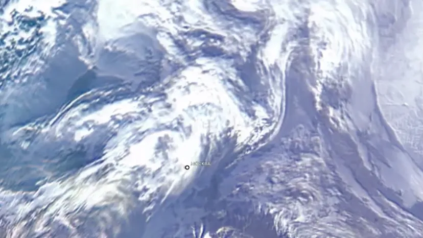 «Роскосмос» показал кадры циклона, принесшего первый снег в Москву