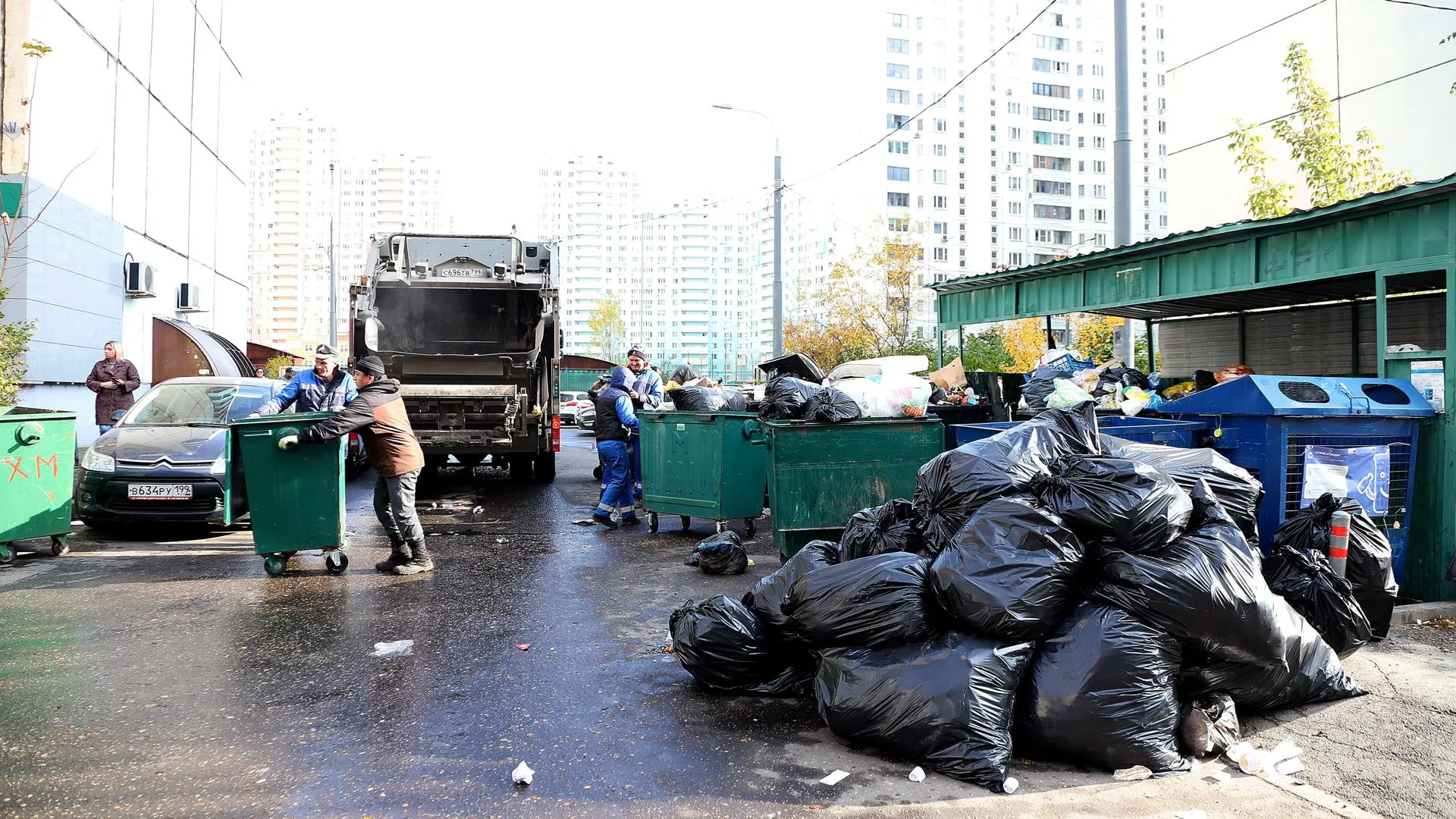 Весь мусор вывезли от дома на Ильинском бульваре в Красногорске