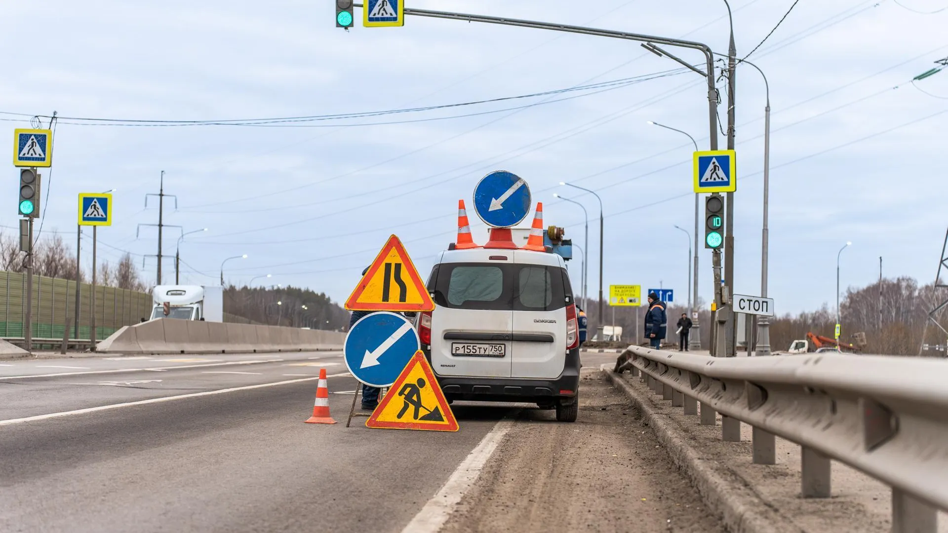 В 10 округах Подмосковья дорожники отремонтировали знаки
