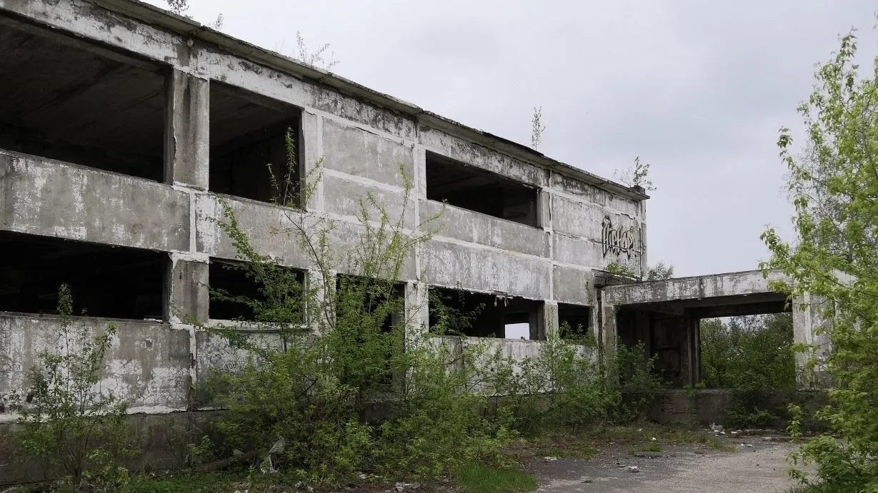 В Орехово‑Зуеве снесли заброшенное здание детского сада