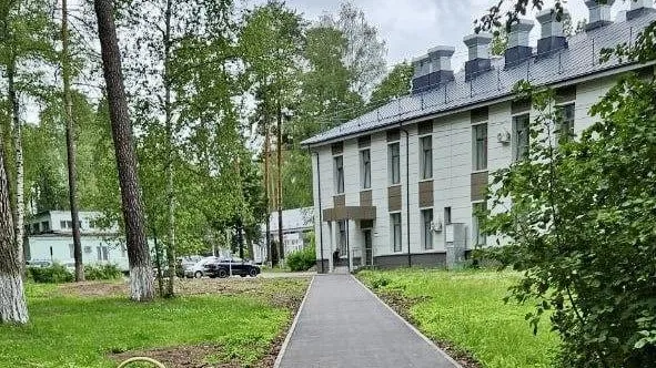 Дорожные службы Подмосковья завершили ремонт территорий девяти медучреждений