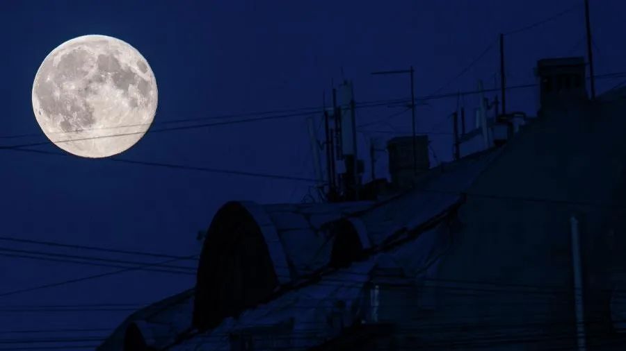 Холодная Луна: каким будет последнее суперлуние 2025 года и когда его наблюдать