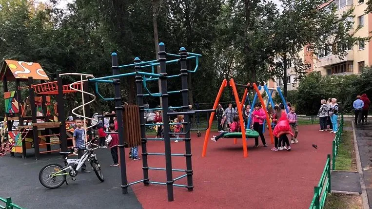 В поселке Дубровицы в Подольске открыли новую физкультурно‑игровую площадку для детей