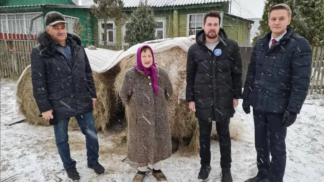 Сено подарили заводчице коз и кур в Подольске