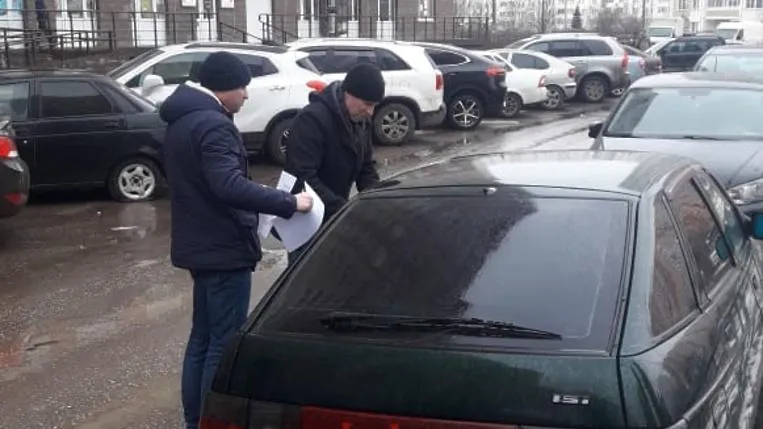 Два бесхозных автомобиля обнаружили в микрорайоне Кузнечики Подольска