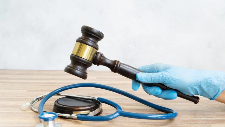 Полностью оправдан: терапевт взял в рот сосок пациентки для «исследования»