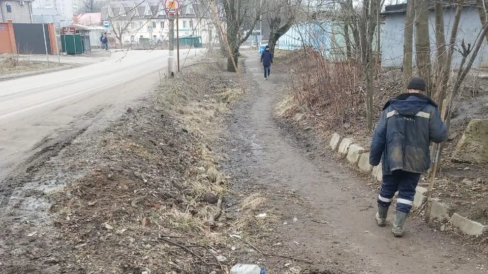 Ямы заделали на Леоновском шоссе в Балашихе по просьбе жительницы