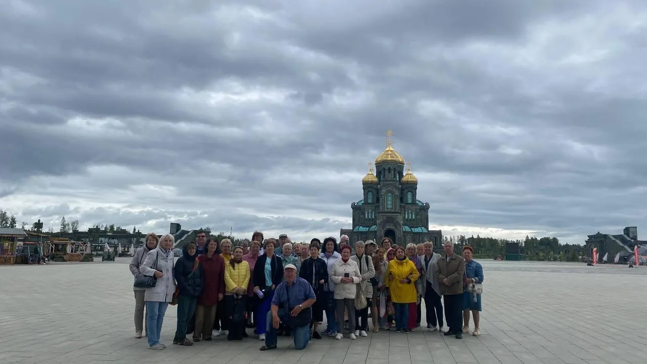 Активные долгожители из Солнечногорска посетили с экскурсией парк «Патриот»