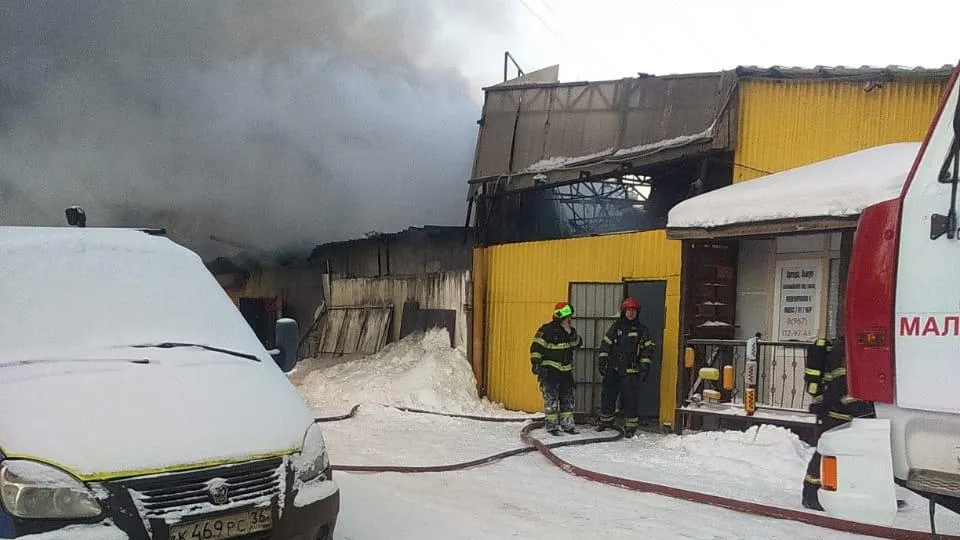Пожар локализовали в нежилом здании в Люберцах