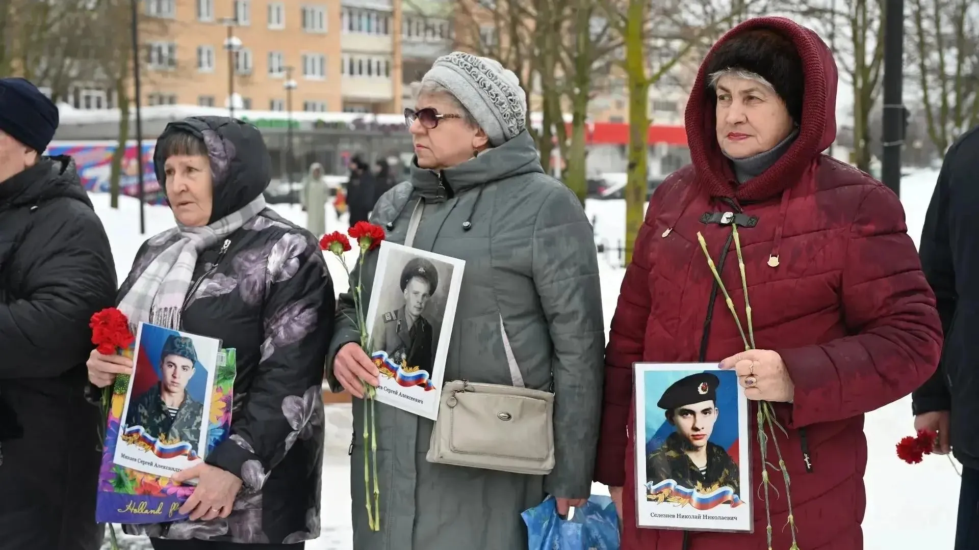 В Серпухове провели торжественные возложения на мемориалах