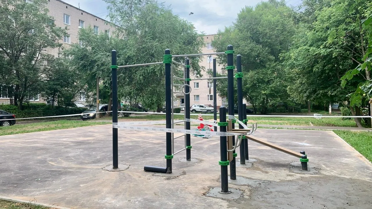 2 детские площадки начали устанавливать в микрорайоне Климовск Подольска