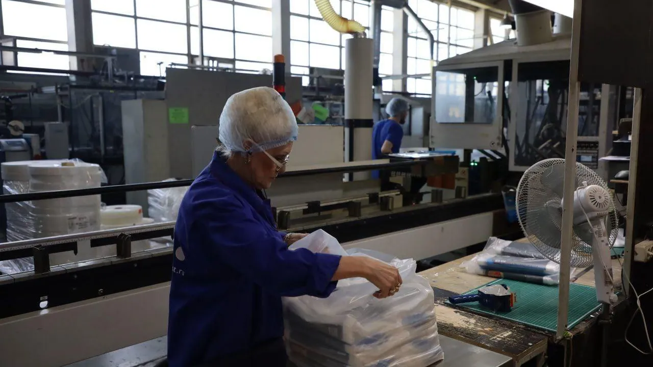 Ветераны СВО посетили завод «Артпласт» в Серпухове