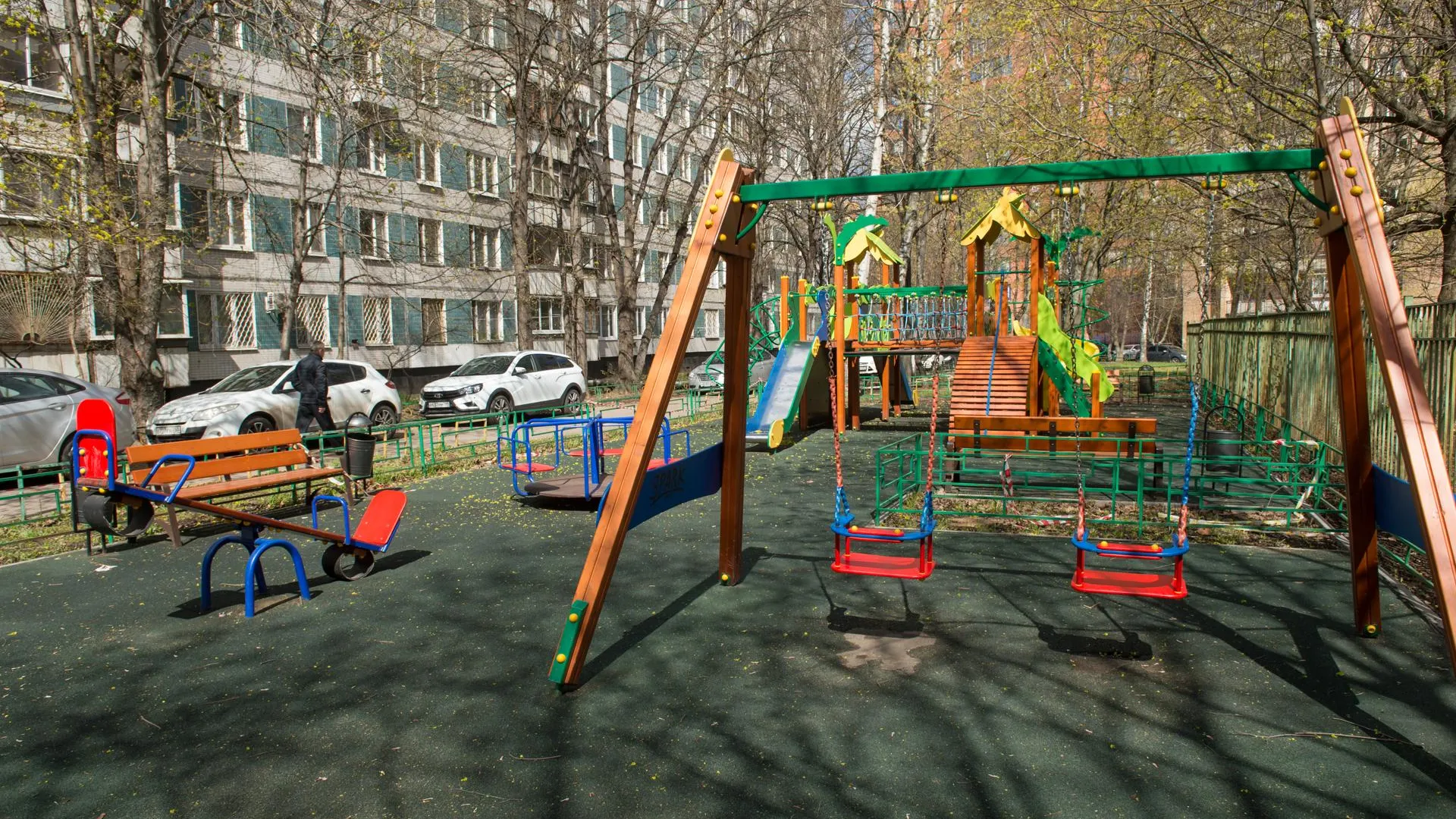 Нарушения дезинфекции детских площадок выявлены в двух округах Подмосковья