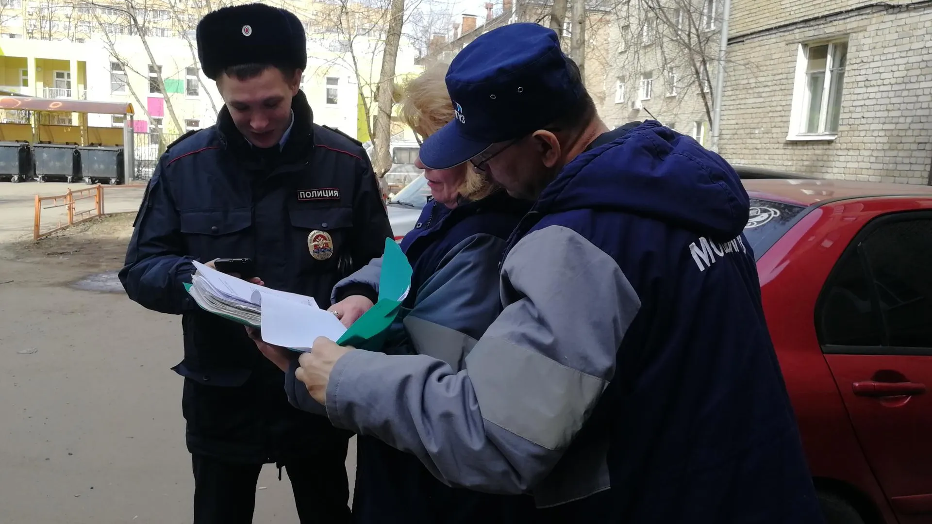 Комиссия в Королеве проверила квартиру на улице Октябрьской после жалобы жителей