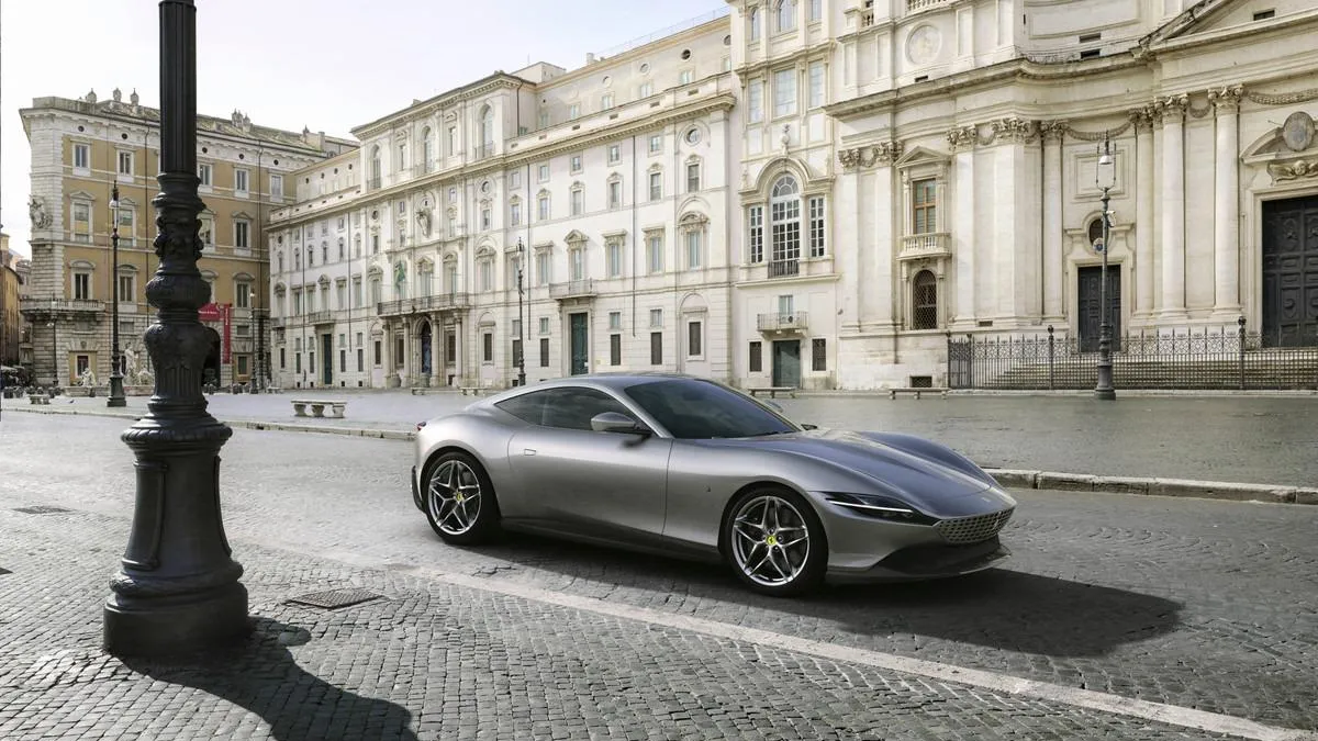 С мягкой складной крышей: Ferrari запатентовала в РФ новую версию модели Roma