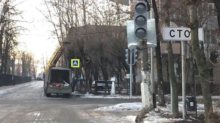 Новый светофор начал работать на одном из перекрестков Подольска