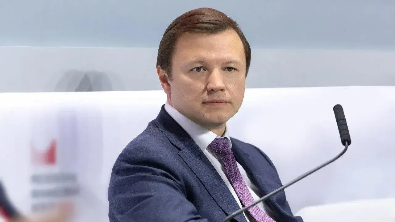 Ефимов: начали монтировать фасады образовательного комплекса на Озерной улице