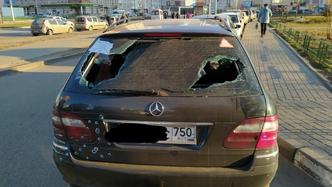 Неизвестные разбили стекло автомобиля в микрорайоне Кузнечики Подольска