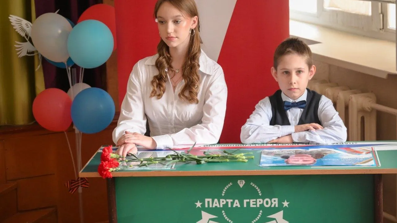 В Сергиево-Посадской школе № 19 состоялось торжественное открытие «Парты Героя»