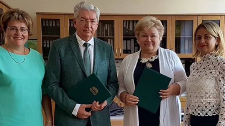 Университеты Королева и Риги подписали договор о научном партнерстве