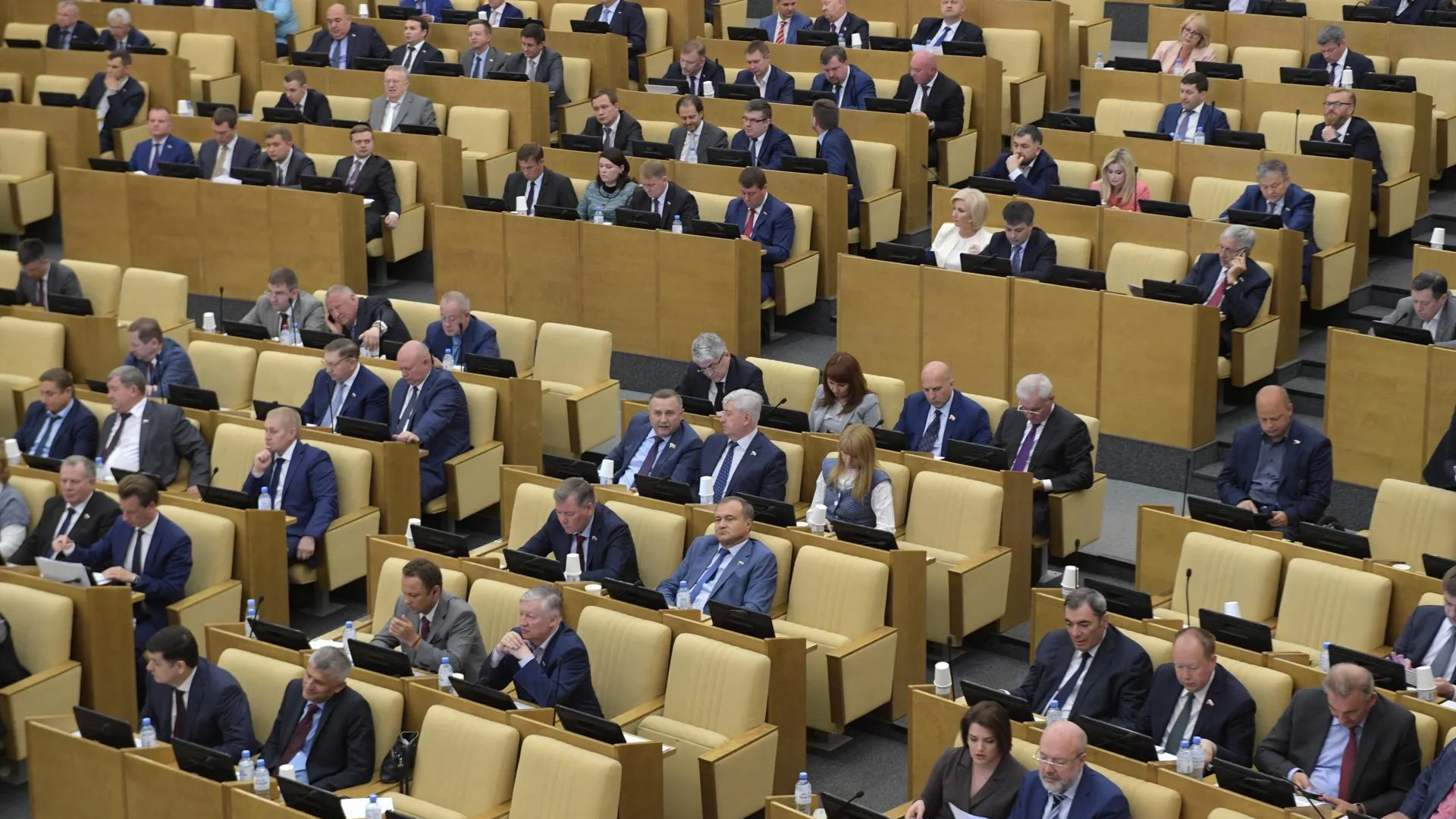 Госдума поддержала поправку об обнулении президентских сроков