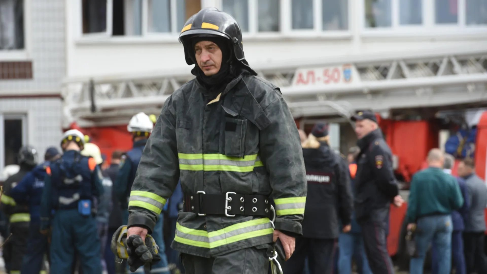 В МЧС рассказали о спасении женщины с детьми из дома в Ногинске, где произошел взрыв