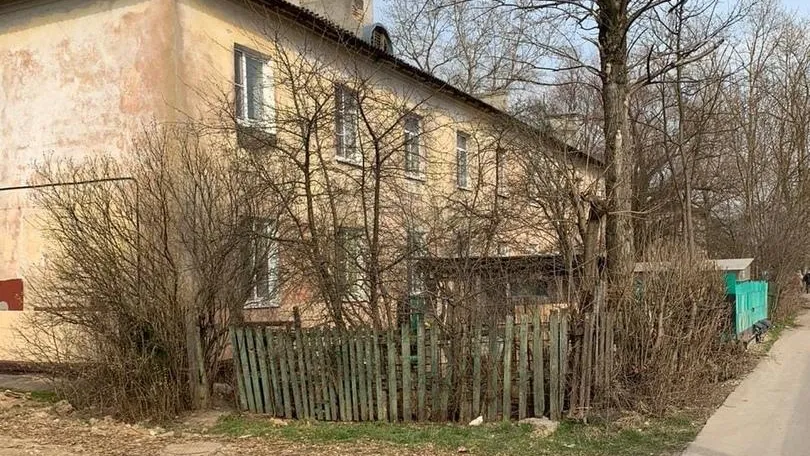 Жителей ряда домов Подольска обязали убрать незаконные постройки во дворах